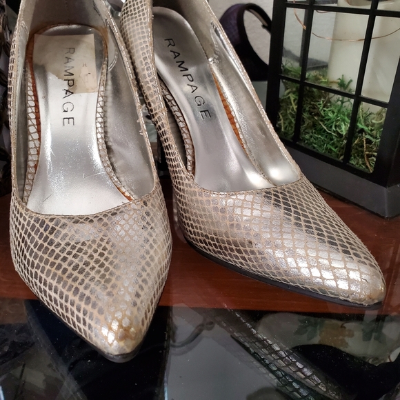 RAMPAGE Silver Classic Pump "Nicki" Sz 6 Excellent - Picture 5 of 14